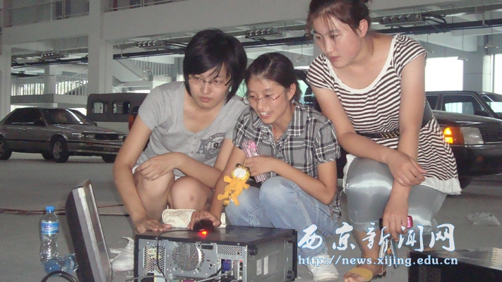 【机电工程系】LED大型显示屏调试成功