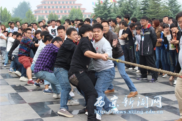 【经管二系】举行拔河比赛