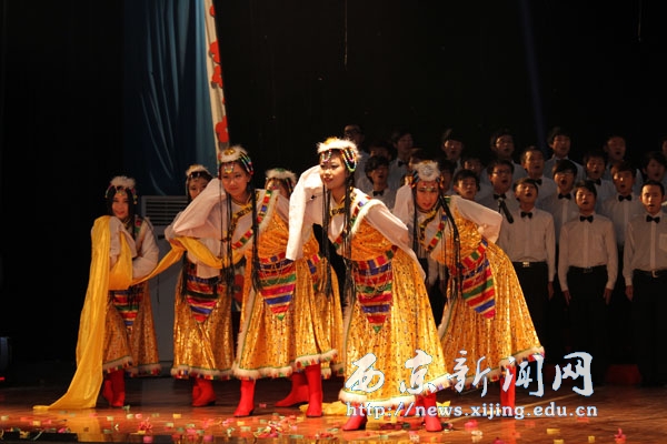 师生共庆元旦佳节文艺晚会举行