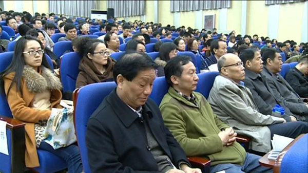 任芳主持召开全校教师大会