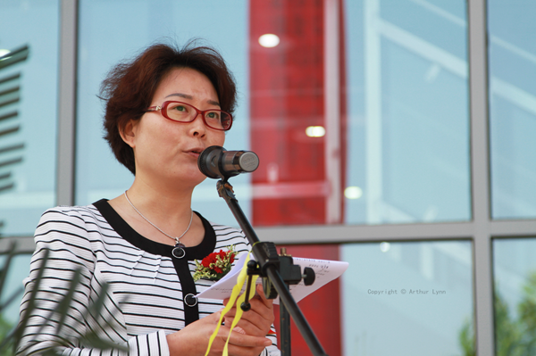 大学生发展与服务中心落成 任万钧讲话