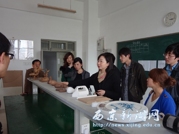 【机电工程系】带领学生参观陕科大实验室