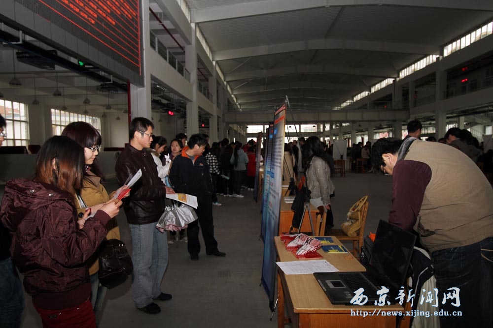 吴江经济技术开发区招聘会在小礼堂举行