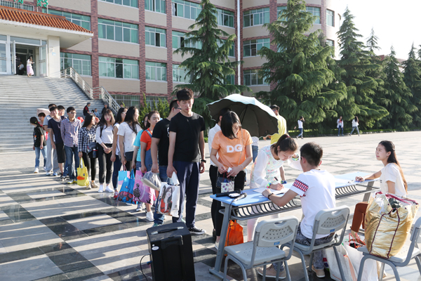 西京学子情系灾区系列活动举行