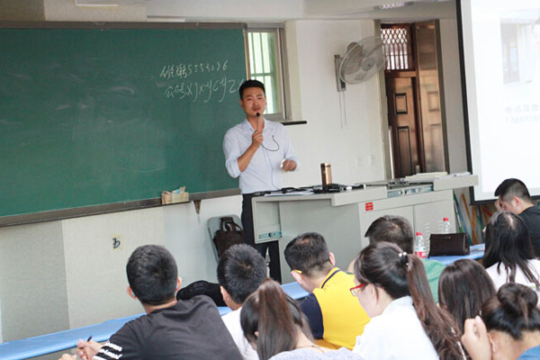 “大学生创业明星进校园”活动走进我校