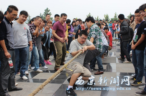 【经管二系】举行拔河比赛