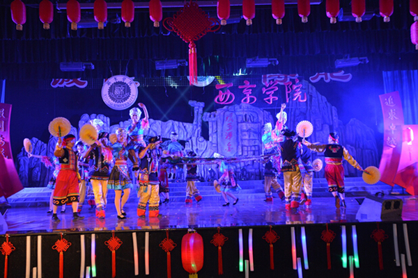 我校2015年迎新年大型文艺晚会举行