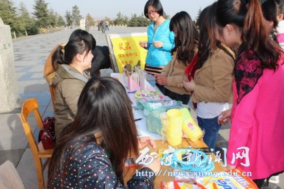 【经管二系】举办“庆三八”校园游艺活动