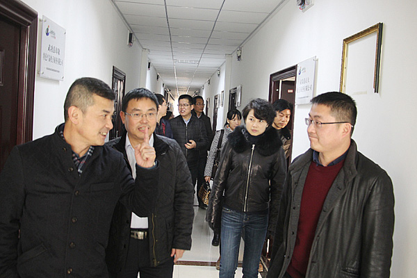 校长任芳到武功县洽谈校政合作事宜