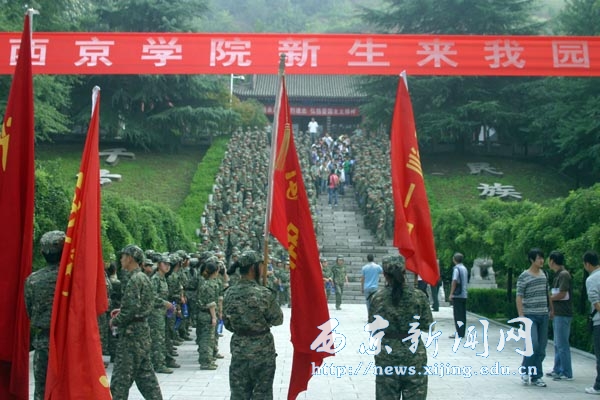 我校2011级一期新生军训参观杨虎城将军陵园