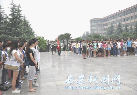 新学期举行首次升国旗仪式