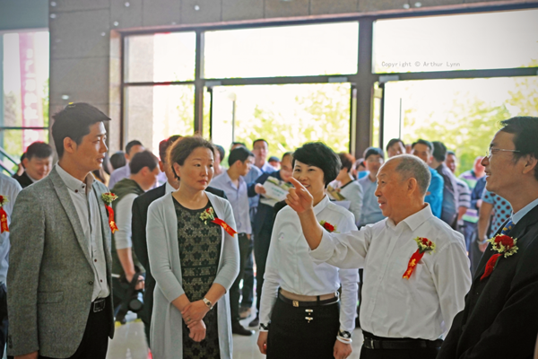大学生发展与服务中心落成 任万钧讲话