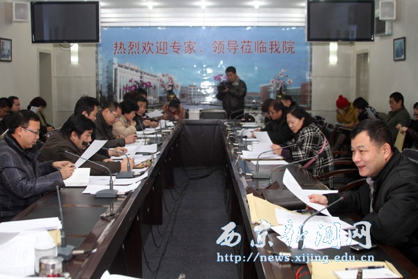 我校二届三次教代会汇报发言举行