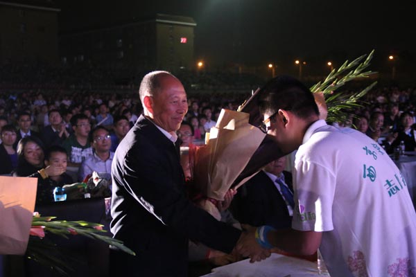 我校20年校庆大型文艺晚会隆重举行