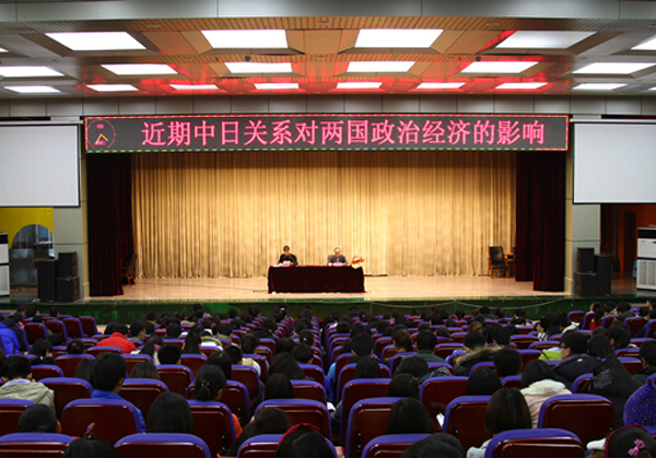 前外交官吴从勇大使来我校作报告