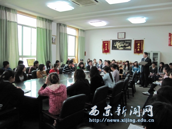 【管理科学系】“诚信、感恩、自强”学生代表座谈会举行