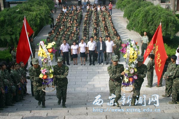我校2011级一期新生军训参观杨虎城将军陵园