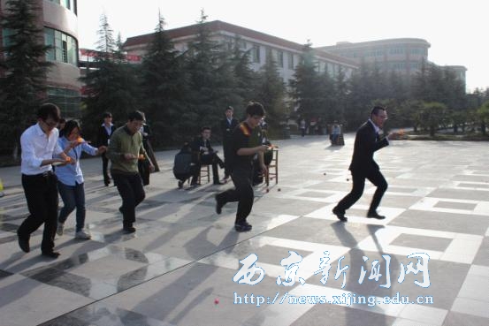 【经管二系】举办“庆三八”校园游艺活动