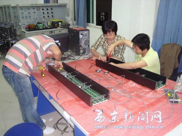 【机电工程系】学生生产LED显示屏纪实