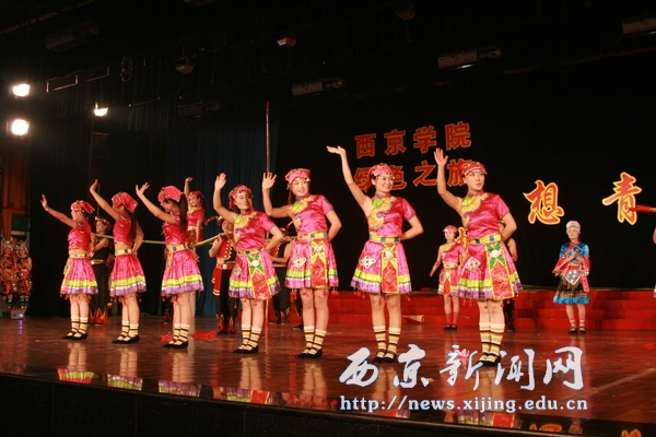 我校“红色十月”教工竹竿舞比赛举行