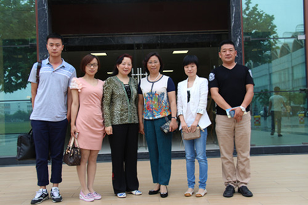 中国民办教育博物馆馆长来校参观