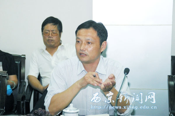 我校举行庆祝第28个教师节座谈会