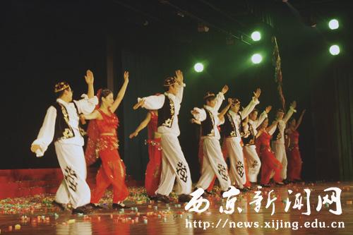 【校务办公室】积极为“招生总结表彰暨慰问演出大会”筹备节目