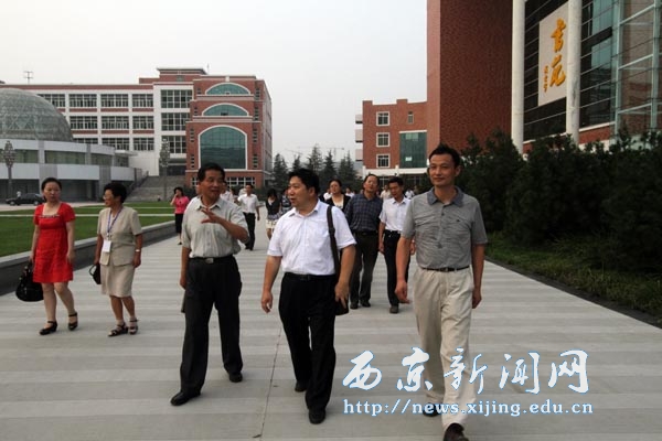 高等教育自考社会助学工作培训会与会代表参观考察我校