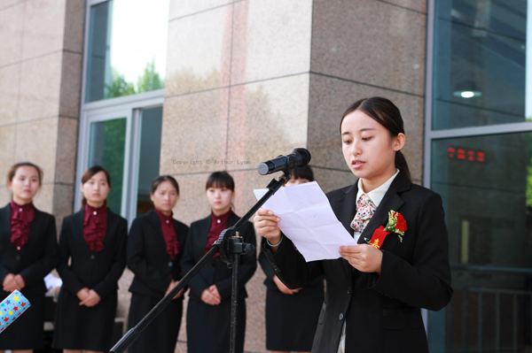 大学生发展与服务中心落成 任万钧讲话