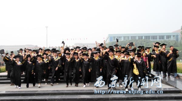 我校2010届毕业生学士学位授予仪式隆重举行
