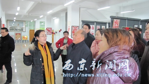 学校领导参观艺术研究所现代剪纸展