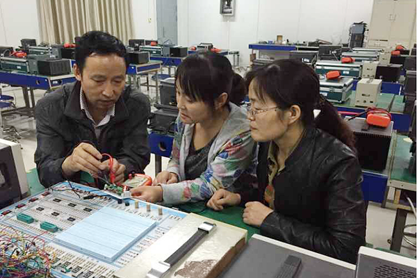 教师在陕西省高校青年教师电子类实验技能大赛中获奖