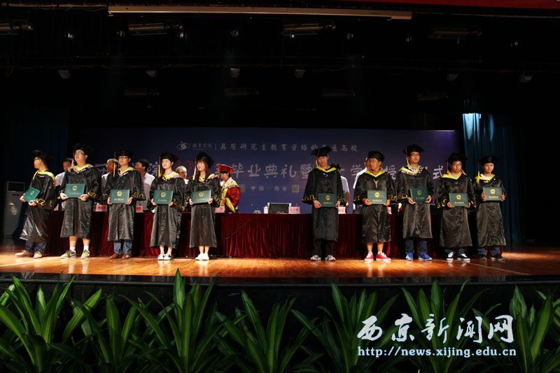 挥别母校再出发 祝福明天会更好