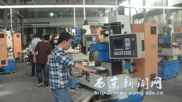 【机电工程系】数车数铣中级工考试举行