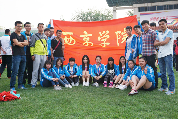 我校学生在大学生田径运动会获佳绩