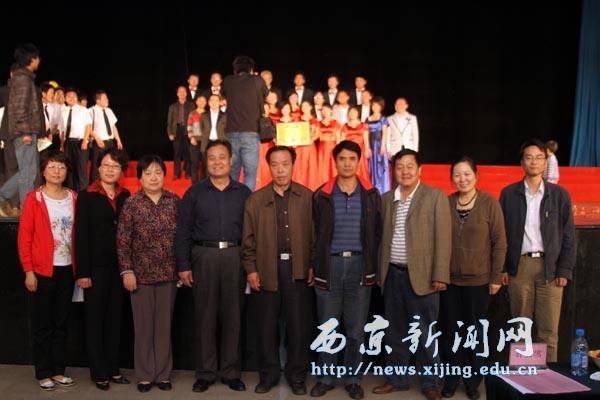 “红五月”诗歌朗诵赛又“红”西京园