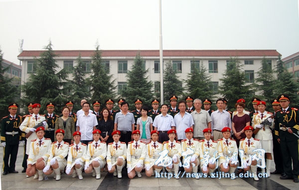 我院举行新学期首次升国旗仪式