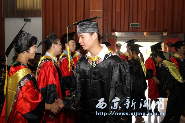 西京学院2011届毕业生学士学位授予仪式隆重举行