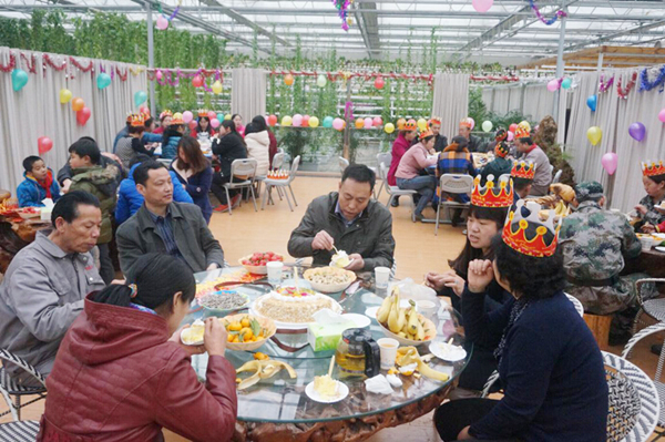 教职工集体生日聚会举行