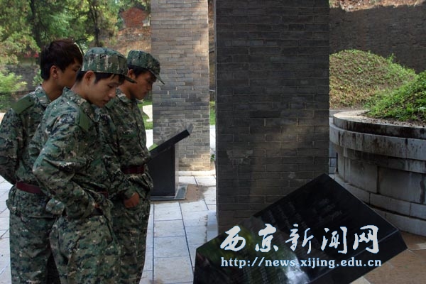 我校2011级一期新生军训参观杨虎城将军陵园