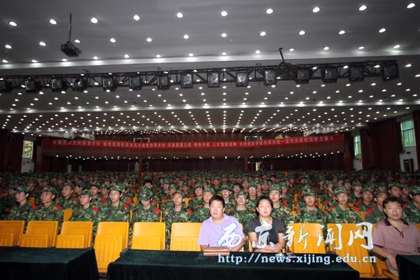 我校2010级第一批新生军训动员大会举行