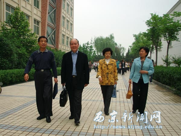 中国外交官联谊会副会长王春贵来我校考察访问并作报告