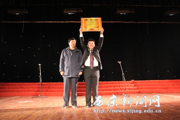 喜迎十八大教职工歌咏比赛举行