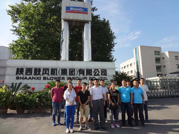 研究生处组织新生赴企业参观学习