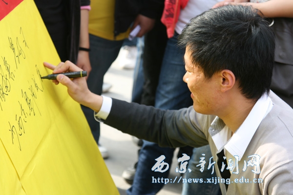 图书馆举办“西京溢书香”活动