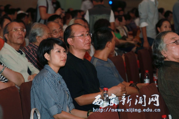 任芳受邀省美协名家艺术展播中心揭幕式