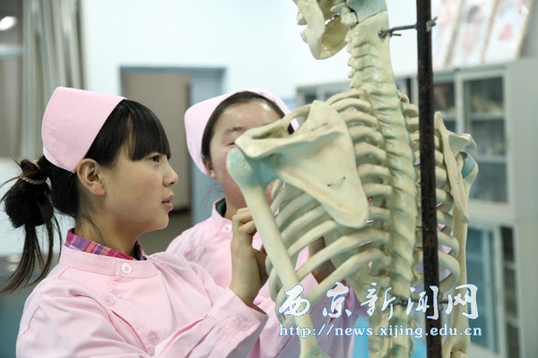医护系护理专业学生上课实景
