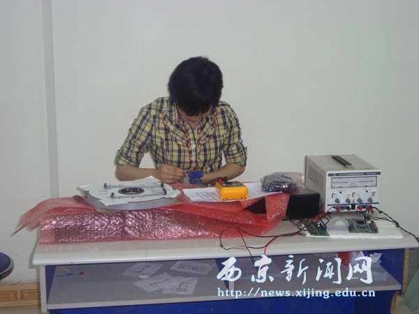 【机电工程系】学生生产LED显示屏纪实