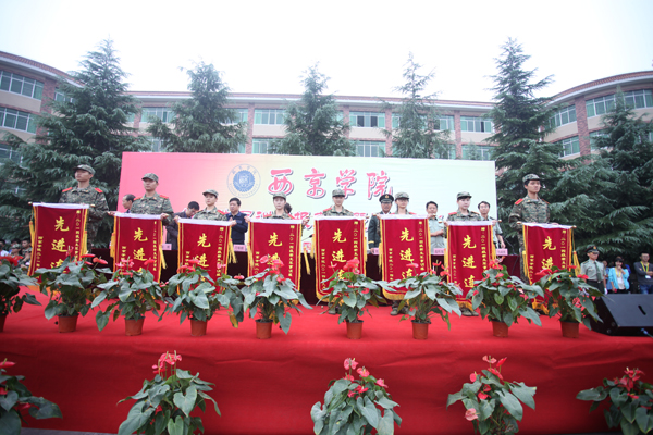 我校军训汇报表演表彰大会隆重举行