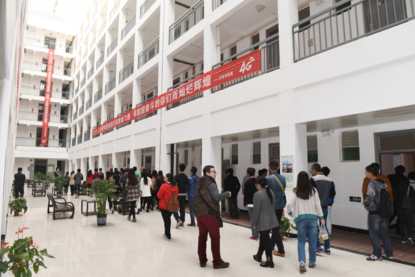 西京学院迎来中学生看校热潮